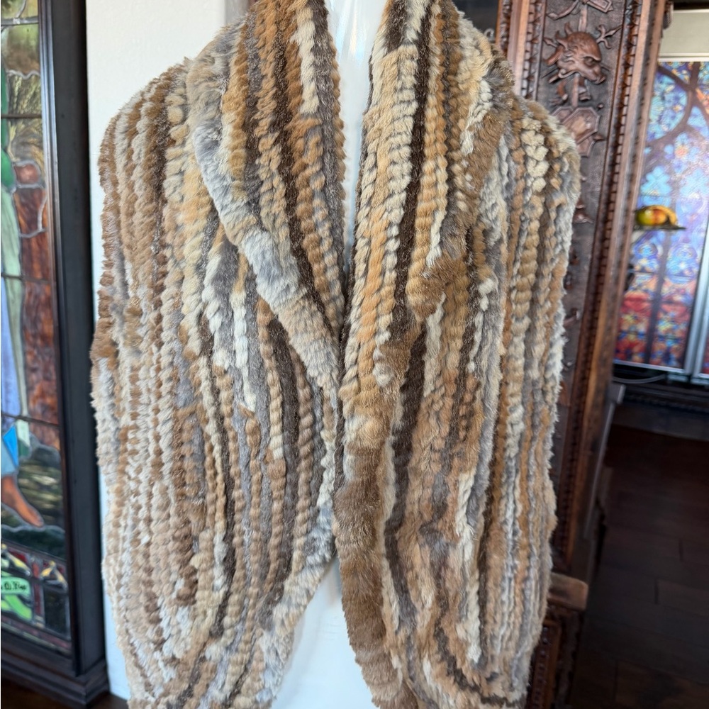 Luxurious Rabbit Fur vest. - Picture 8 of 9